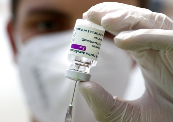 英國發現30宗接種阿斯利康疫苗後出現罕見血栓個案。AP