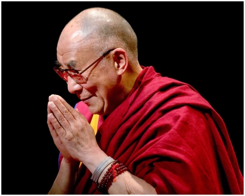 達賴喇嘛在11月23日說「過去的讓它過去，藏人願意跟中國在一起。」網圖
