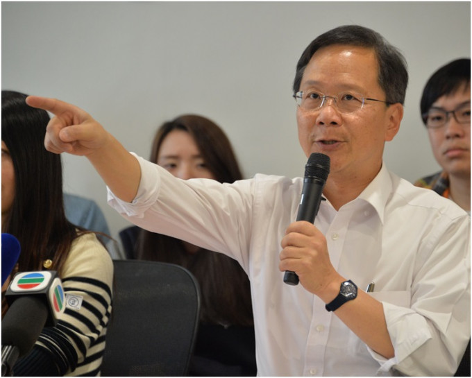 郭家麒重申两名记者正常采访不应被暴力对待。