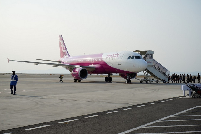 樂桃航空爆出疏忽事件，13名旅客未驗護照就進入日本境內。（資料圖片）