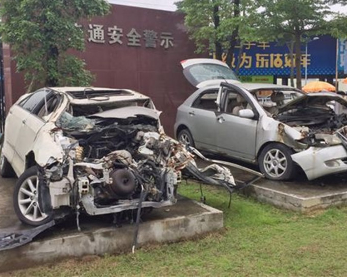 東莞車場展車禍爛車警惕。網上圖片