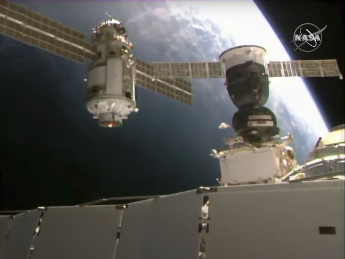 俄罗斯「科学号」太空实验舱推进器意外启动，国际太空站一度被推离正常方位。AP图片