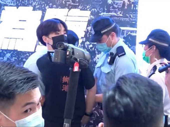 賢學思政召集人王逸戰被捕。香港電台直播截圖
