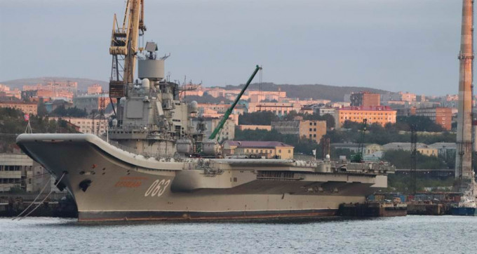 維修中的「庫茲涅佐夫海軍上將」號航母。
