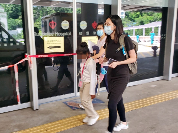7岁印尼籍女童被送往东区医院治理。