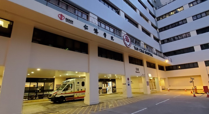 遇袭受伤的女事主被送往仁济医院治理。资料图片