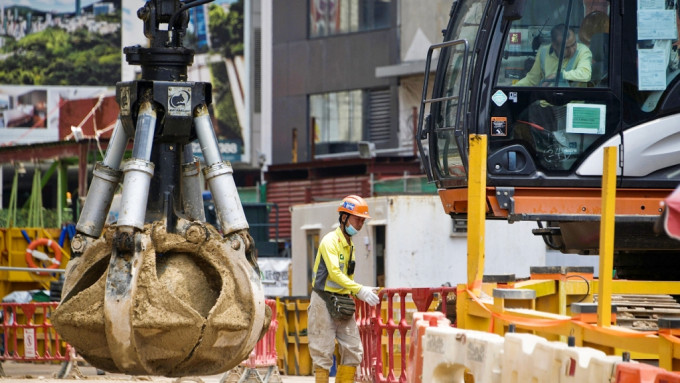 勞工處加強巡查和執法行動，確保僱主採取足夠措施預防僱員中暑。資料圖片