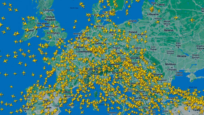 飞行追踪平台显示大量航机未能飞往英国。