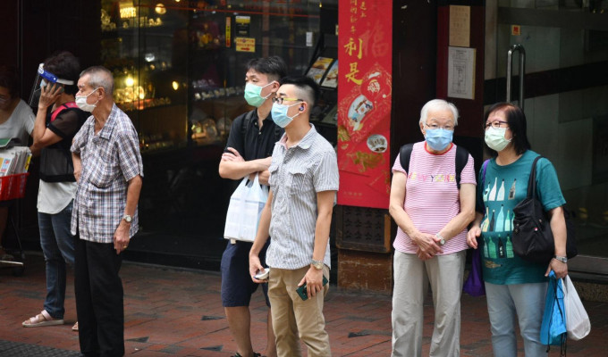 張竹君指要病患佩戴口罩才能有效防止感染。