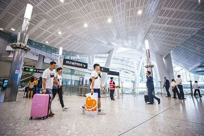 受新冠肺炎疫情影响，广深港高铁香港段自去年起暂停营运至今。