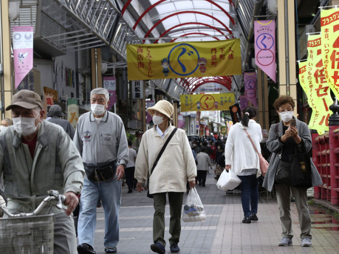 日本解除东京等5地的紧急状态。AP图