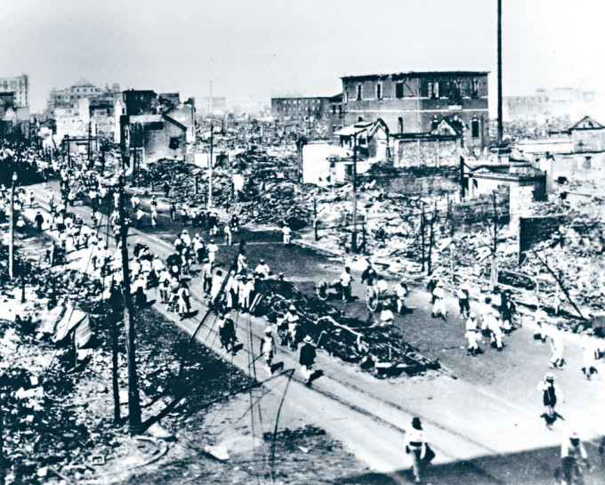1923年關東大地震，日本橋商業區滿目瘡痍。