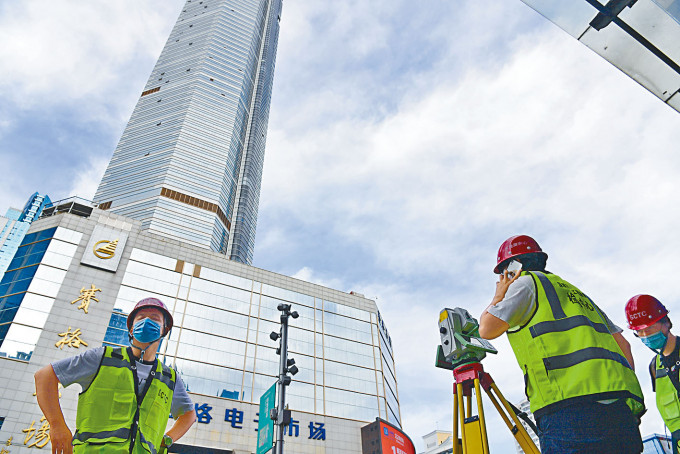 ■深圳賽格大廈樓高三百五十多米。
