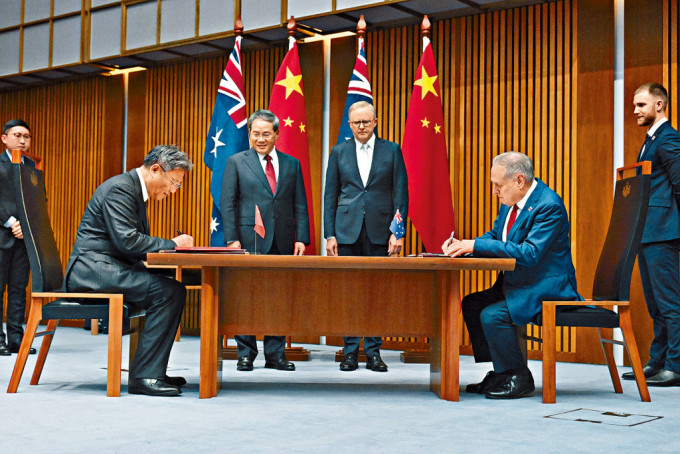 中澳总理昨日见证两国签署多项合作协议。