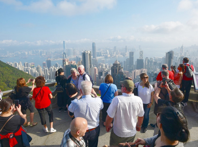 在今年第三季，整体访港旅客较去年同期急跌26%。资料图片