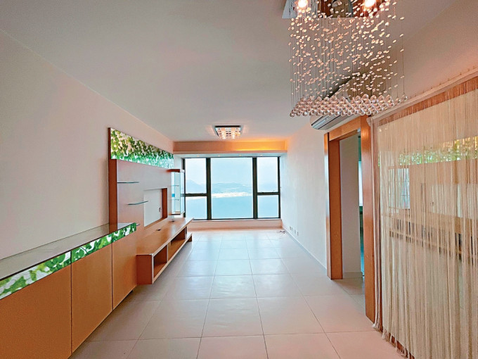 藍灣半島5座高層B室，實用面積751方呎，現放租26000萬元。