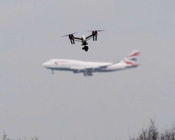 无人机大闹伦敦机场。网上图片