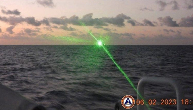 菲律賓軍方指中國海警向菲艦艇發射「軍用激光」。