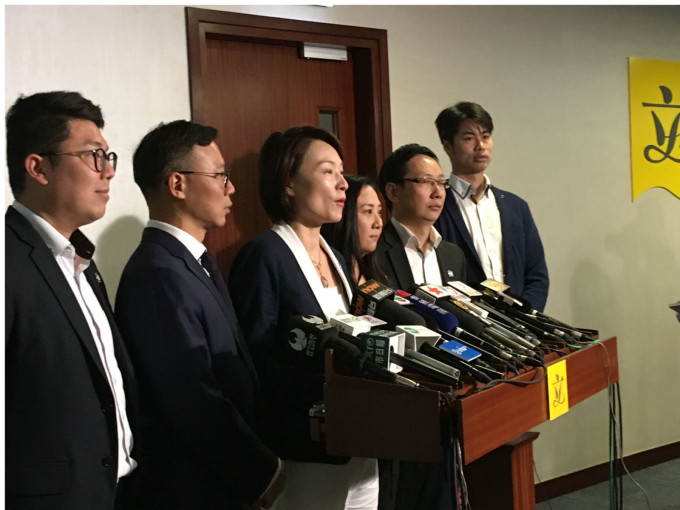 李慧琼表示，向林郑月娥要求下届问责班子需定期落区。