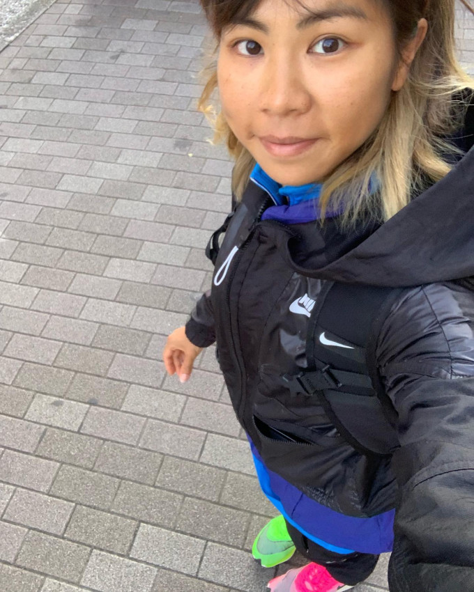 出征日本世田谷半马拉松赛的长跑天后姚洁贞，赛前精神奕奕自拍。姚洁贞FB相片