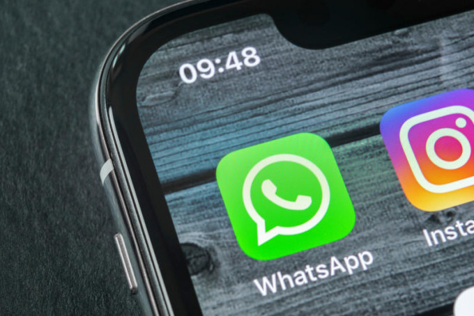 Whatsapp更新了三大新功能，包括「私下回覆」、編輯照片可加貼圖、以及即將推出的指紋及Face ID登入。