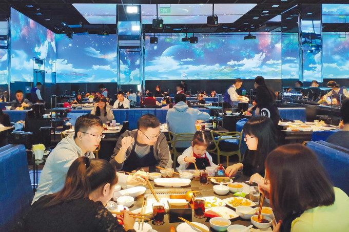 图为北京海底捞餐厅。新华社资料照片