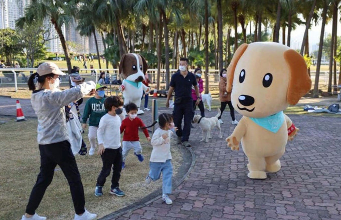 警方今日在沙田彭福公園向超過350位市民宣傳愛護動物的信息。警方fb圖片