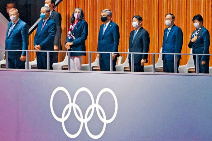 ■日皇德仁（右三）、首相菅義偉（右二）和奧運會高層出席開幕禮。