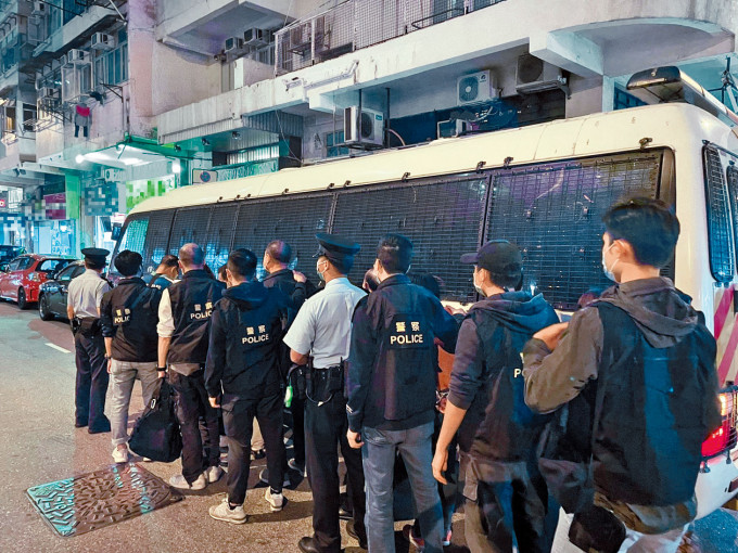 ■警方汝州街「地下竹馆」拘捕一批人士。