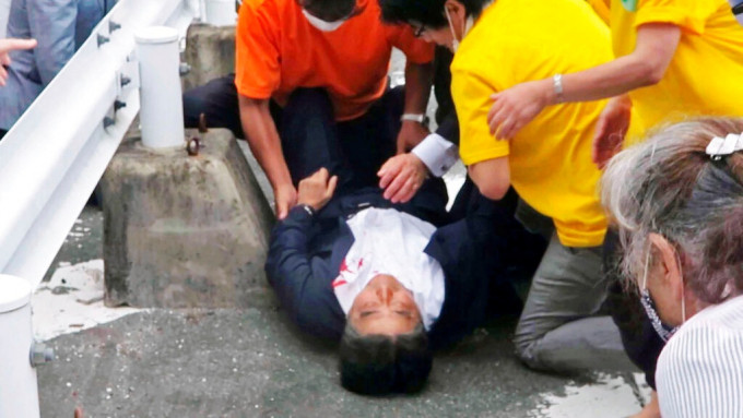 日本前首相安倍晉三遇刺身亡。AP圖片
