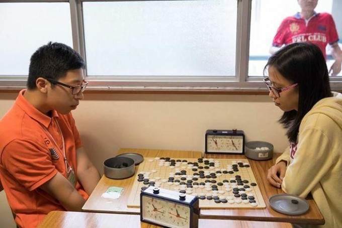 洪臻自小學習圍棋，至今已有八年棋齡。