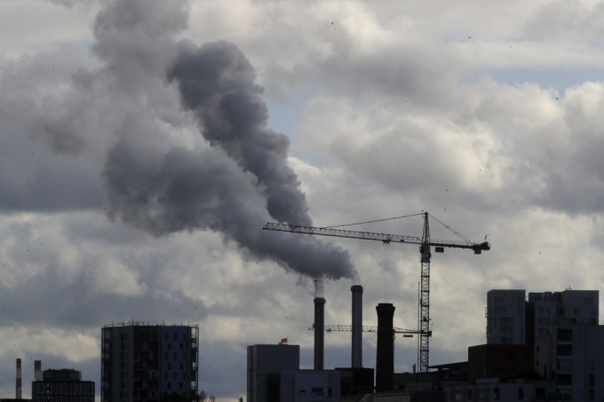 研究指出，全球每年逾800萬人死於燃燒化石燃料造成的空氣污染。AP圖片