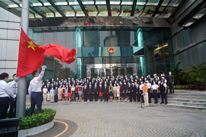 外交部驻港公署重申，香港是中国的香港，香港事务纯属中国内政。网上图片