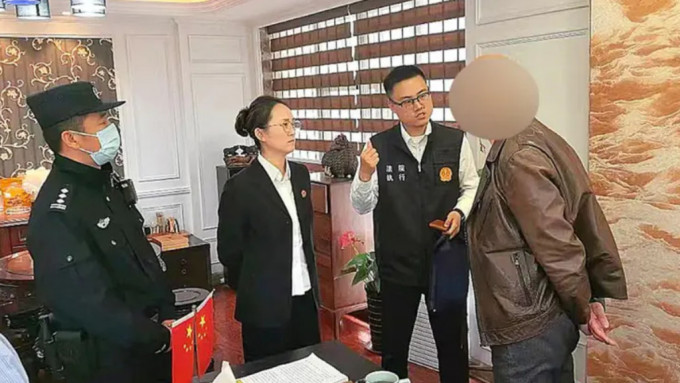 上海住千萬豪宅的蔡姓「老賴」，被鎖上手扣後1小時即籌足欠款清還。