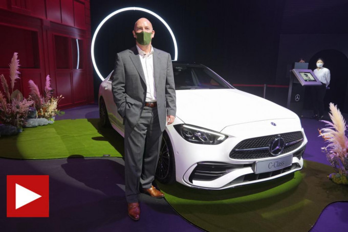 Mercedes-Benz HK行政总裁Andreas Buchenthal主持新车揭幕礼。