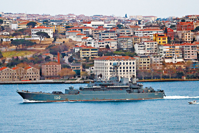 ■俄罗斯一艘军舰，今年四月经博斯普鲁斯海峡进入黑海。