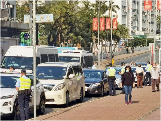 警方特别针对在公共车辆车站及其他停车处的违例泊车、双行泊车等违法行为。
