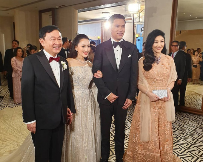 泰國前總理他信細女在港出嫁，其妹妹英祿亦有出席婚禮。網圖
