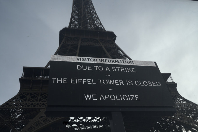 巴黎艾菲尔铁塔周三关闭。美联社
