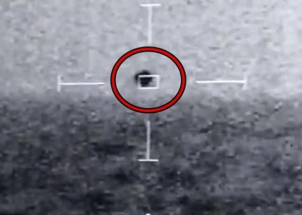 美軍此前正式公布三段記錄到UFO的影像。（網圖）