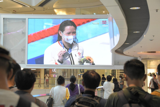 林鄭月娥祝賀何詩蓓在東京奧運為香港奪得獎牌。