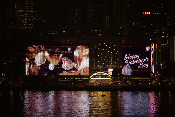 信和「Love in the City」活动有机会免费赢取于巨型LED幕墙「示爱」的机会。