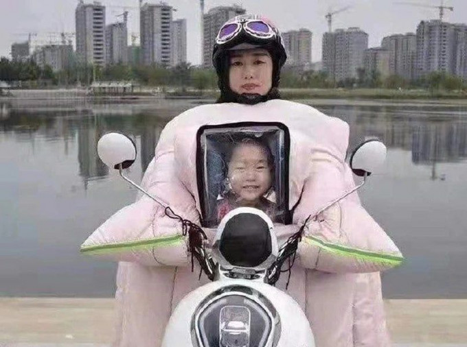 該款電單車用家專用擋風被的設計嚇壞日本網民。網圖