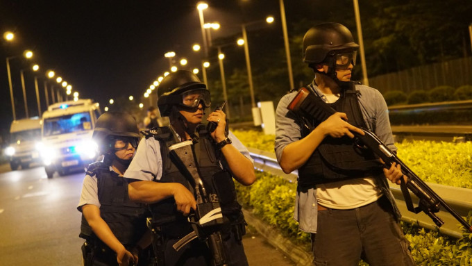 警方凌晨于深圳湾香港口岸区进行大型反恐演习。警方提供