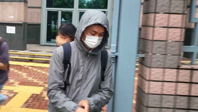 已被停職男警梁桂鋒涉向鄰居7歲女兒上下其手，被控非禮罪受審。王仁昌攝