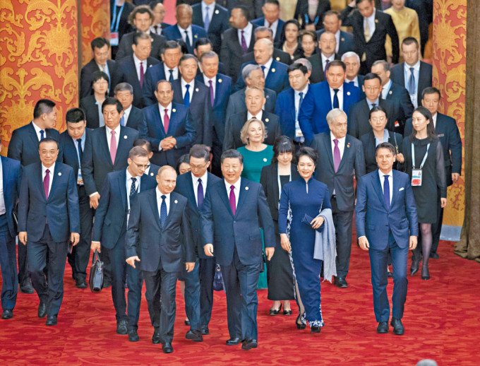 二○一九年，习近平在北京欢迎出席「一带一路」高峰论坛的各国政要。