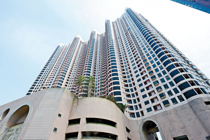 大潭浪琴園4座高層A室，新近以4220萬易手，呎價約25209元。