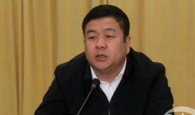 遼寧省朝陽市政法委副書記叢志鴻於13日墮樓身亡。