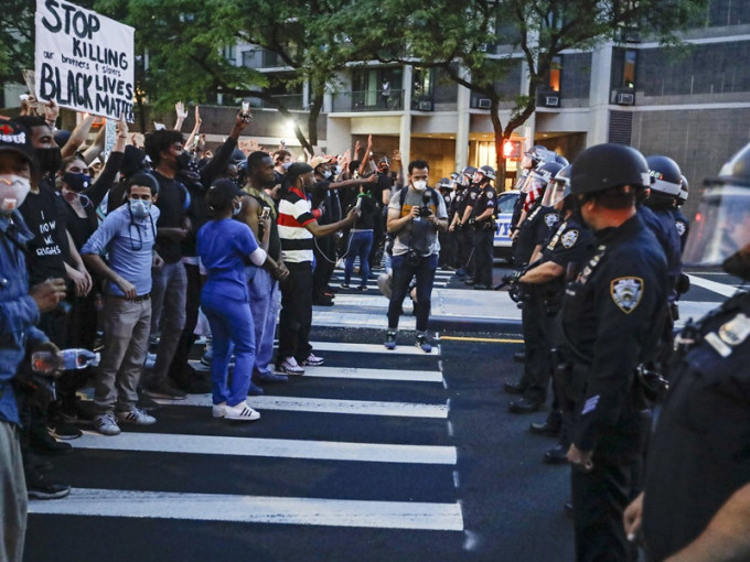 纽约连日都有反警暴示威。AP
