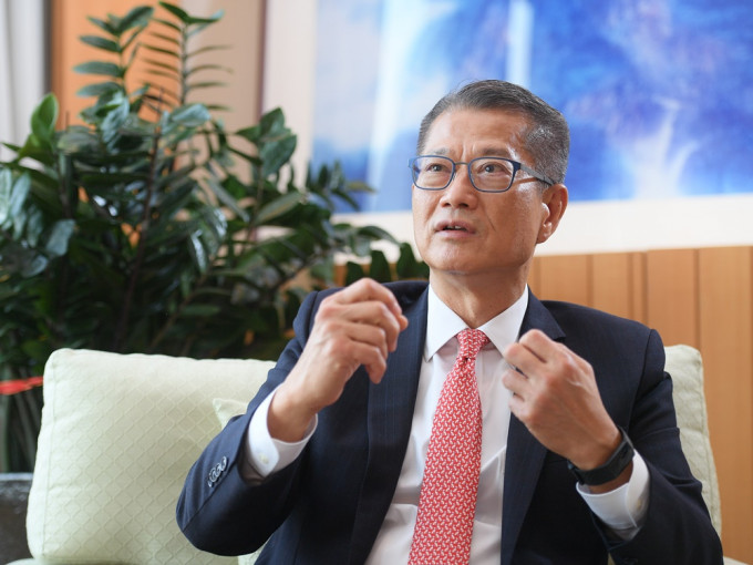 陈茂波指香港成为内地企业风险管理中心。
